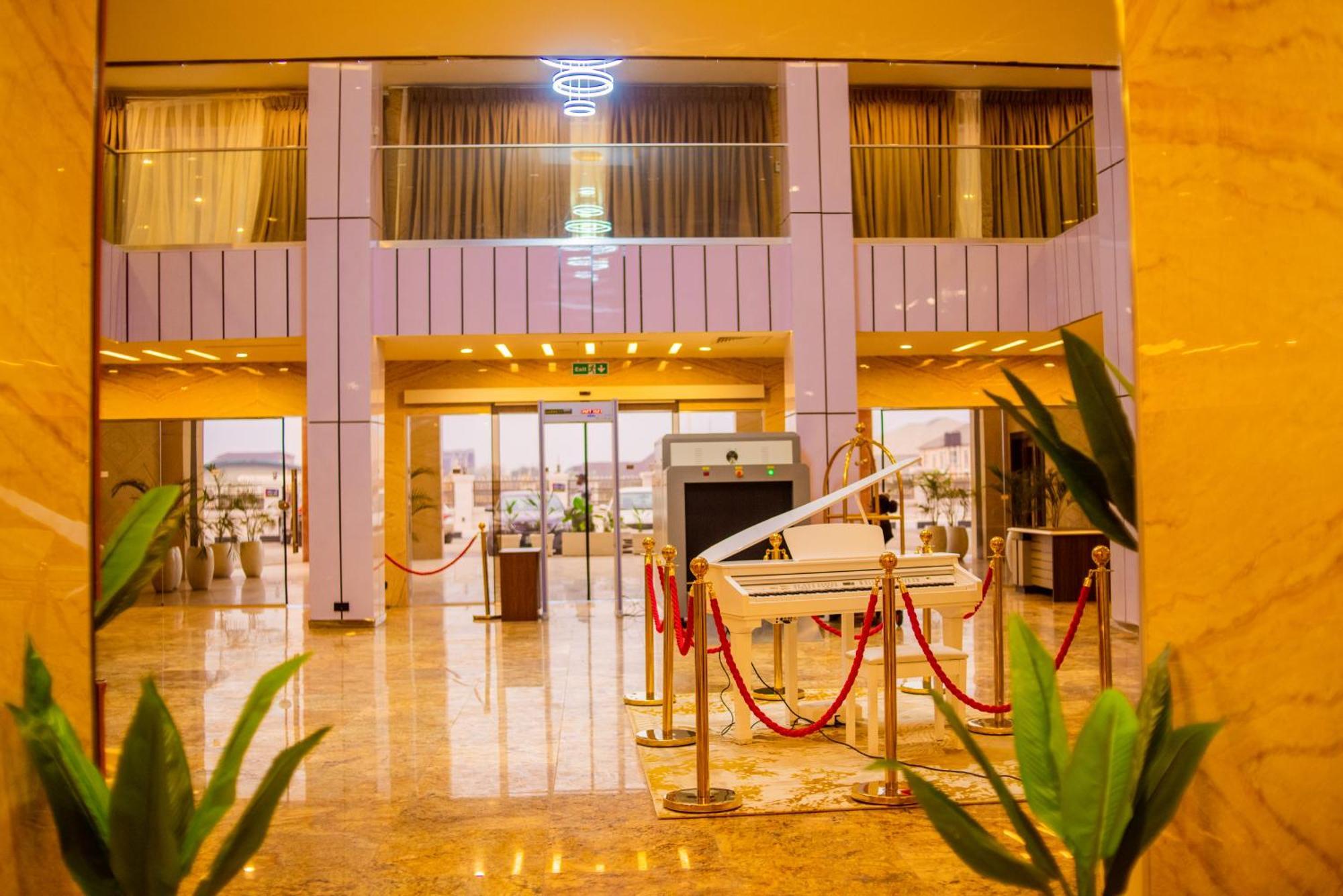 Boulevard Owerri Hotel Extérieur photo